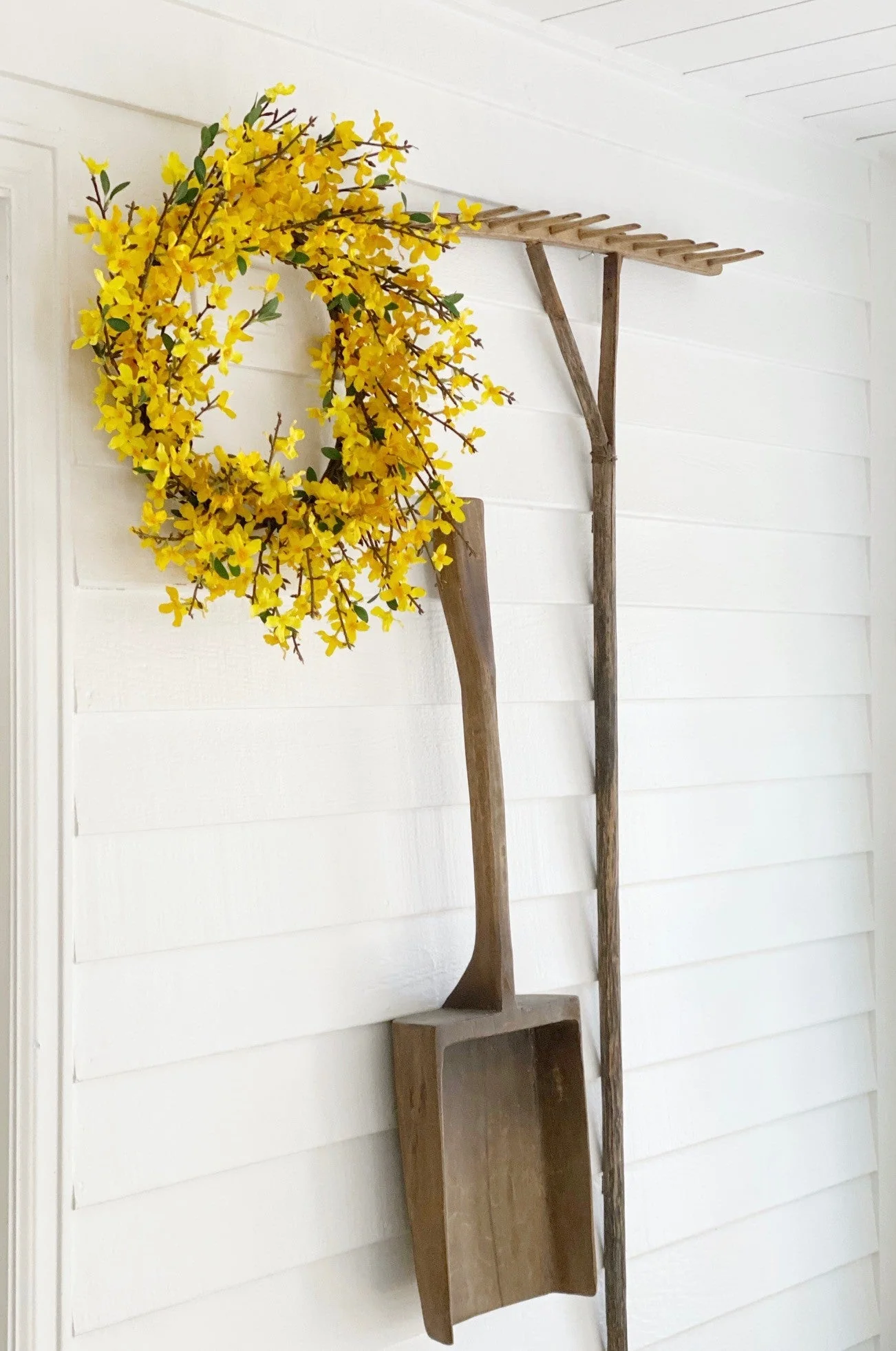 22” Forsythia Artificial Wreath - Image 4