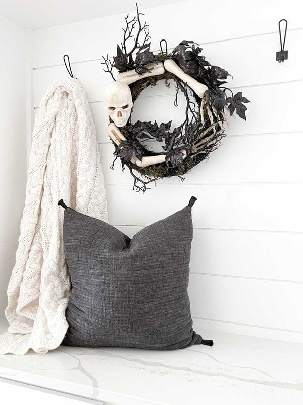 24" Halloween Skull and Bones Wreath - Image 3