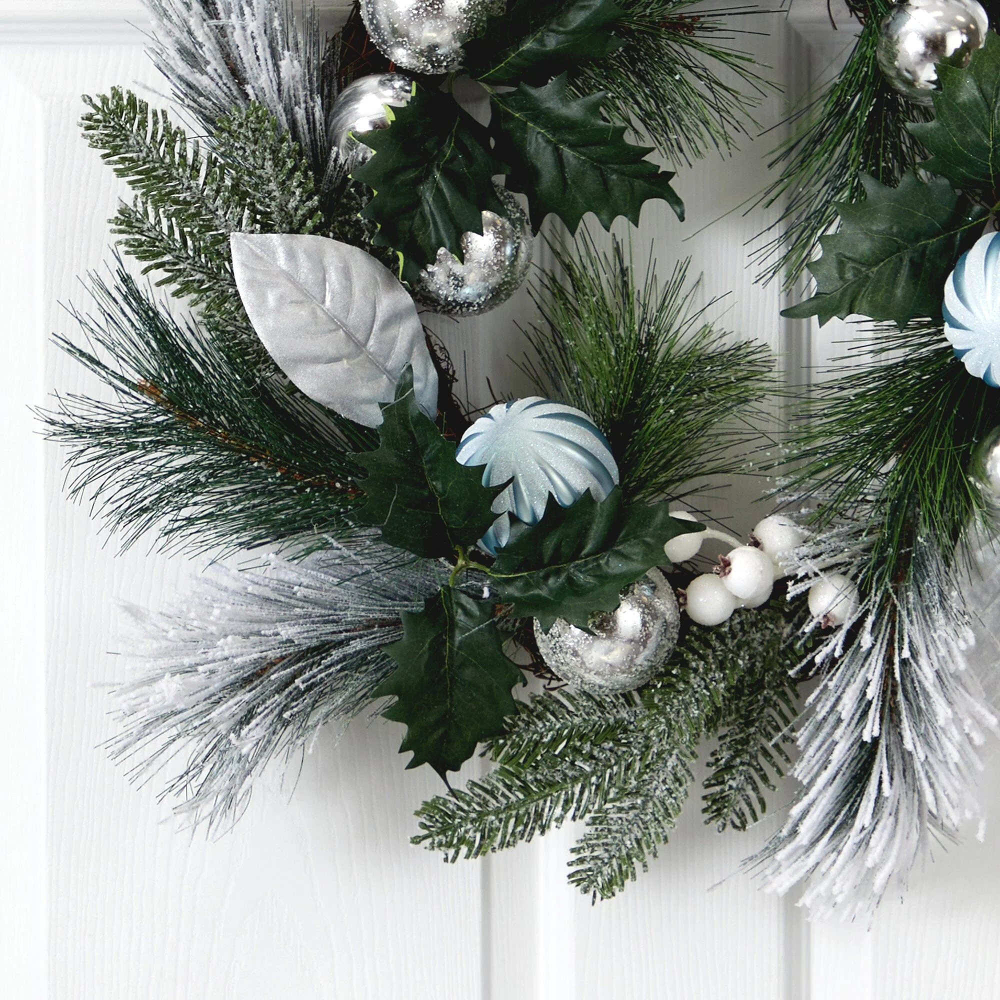 24” Pinecones and Berries Christmas Artificial Wreath with Silver Ornaments - Image 2