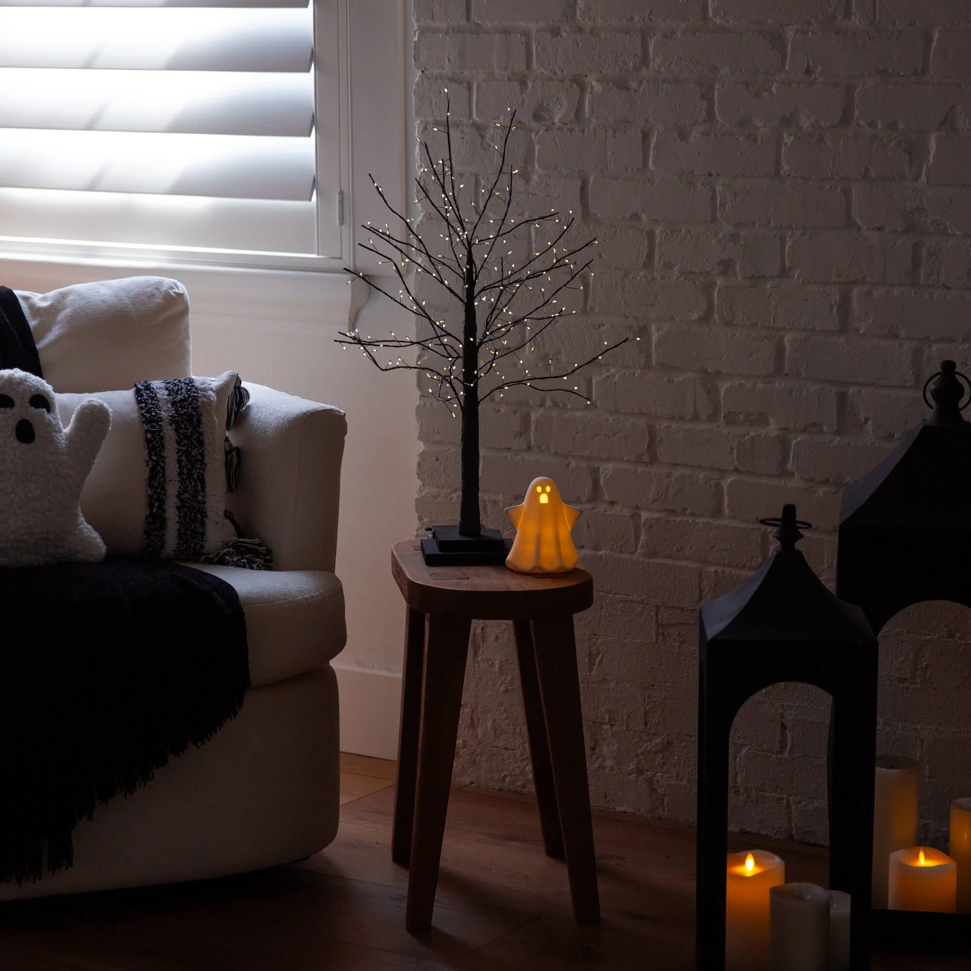 2' Pre-Lit Artifiical Halloween Black Twig Tree with 210 Warm White Fairy Copper Wire LED Lights - Image 3