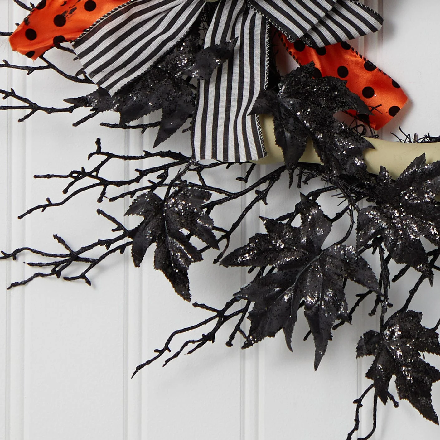 26" Halloween Dapper Skeleton Wreath - Image 2
