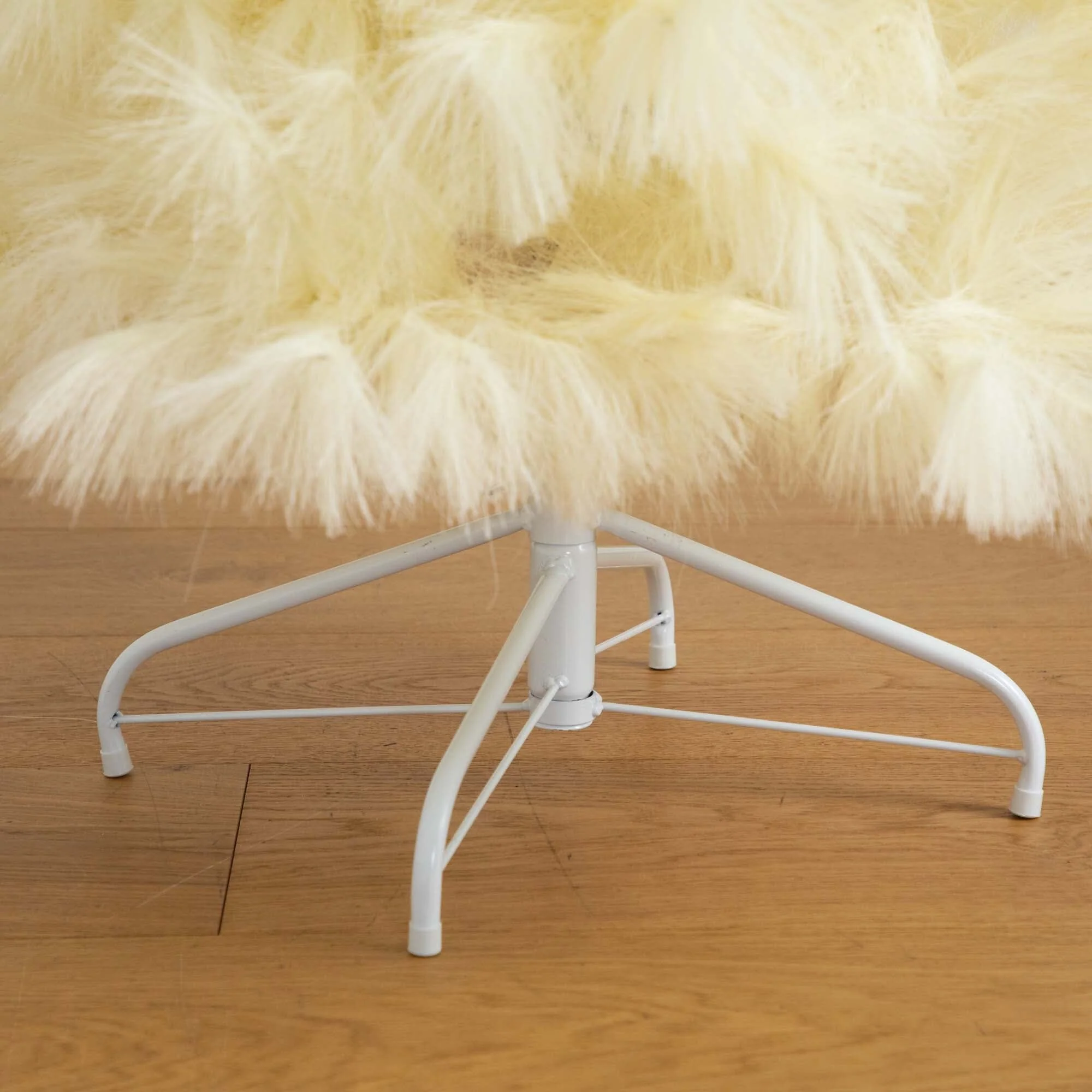 4’ Artificial Off-White Pampas Grass Christmas Tree - Image 5