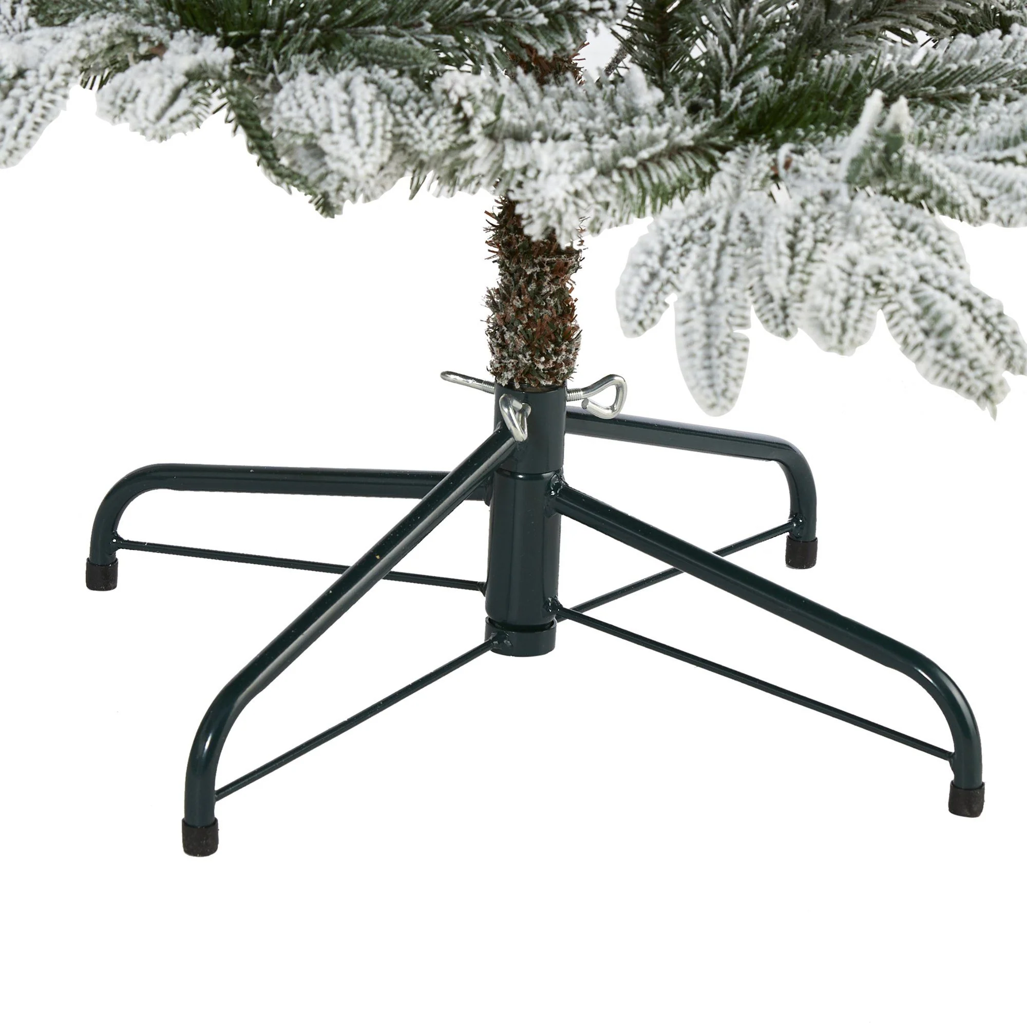 5.5’ Flocked Manchester Spruce Artificial Christmas Tree with 200 Lights and 560 Bendable Branches - Image 4