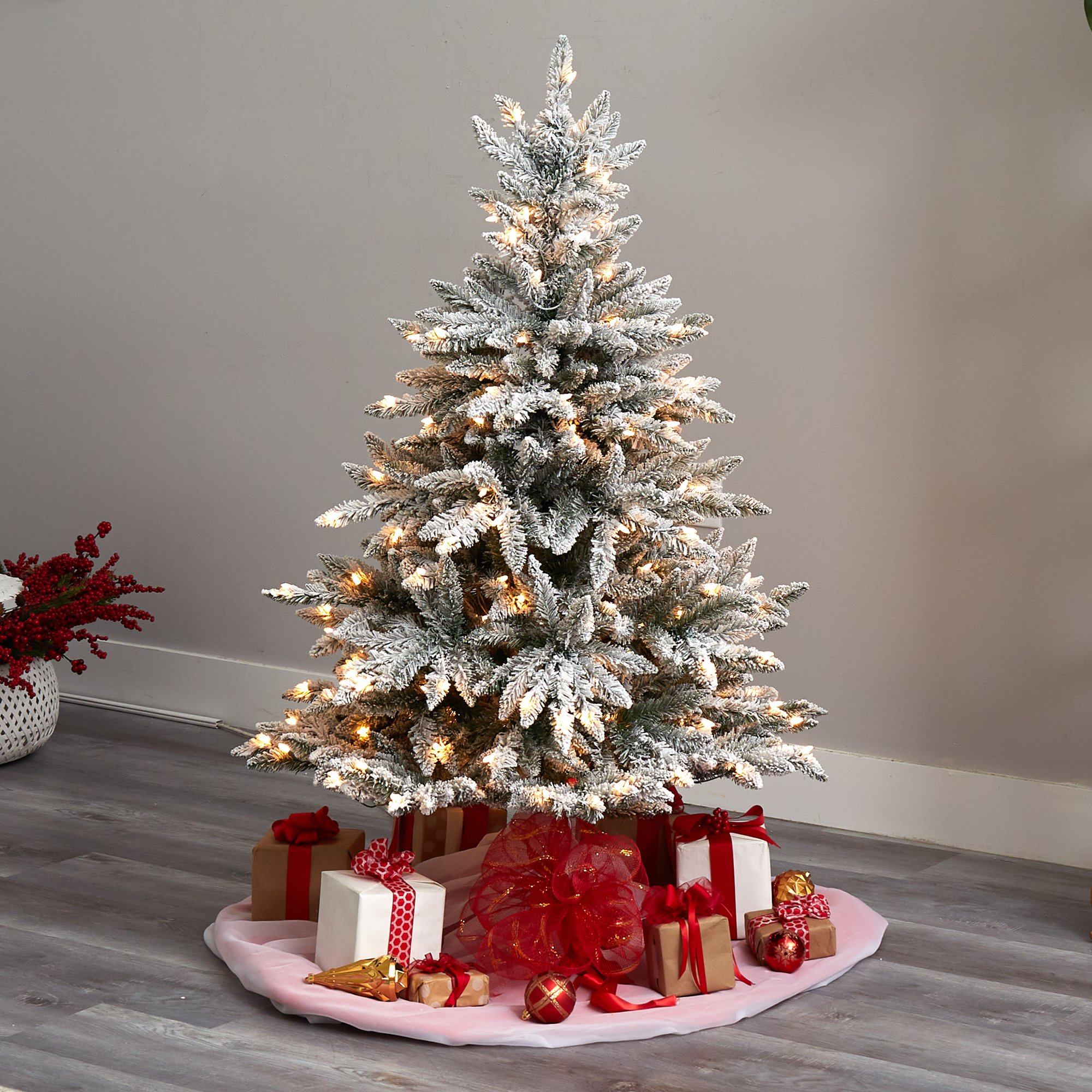 5’ Flocked West Virginia Spruce Christmas Tree with 200 Clear Lights and 604 Bendable Branches - Image 7
