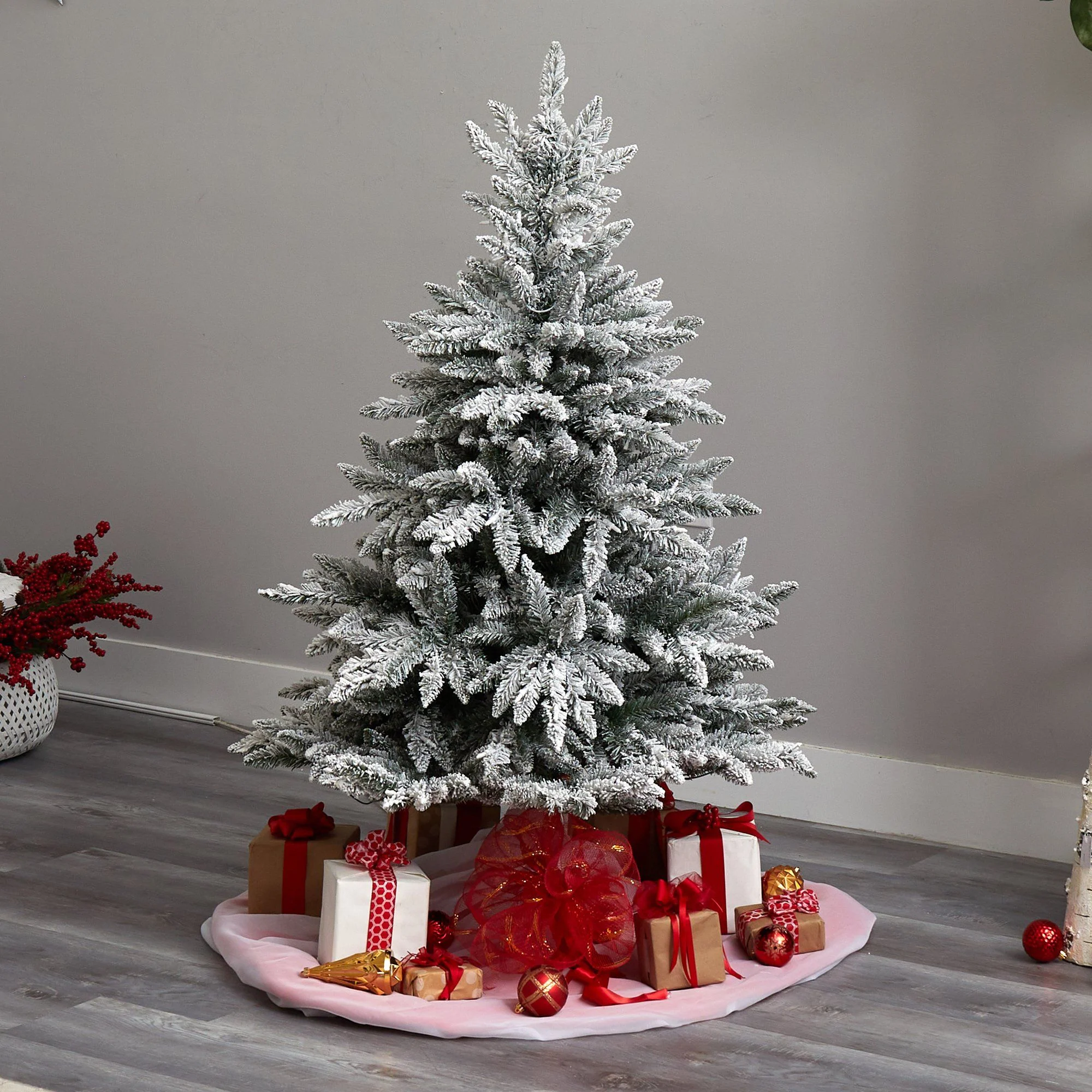 5’ Flocked West Virginia Spruce Christmas Tree with 200 Clear Lights and 604 Bendable Branches - Image 8