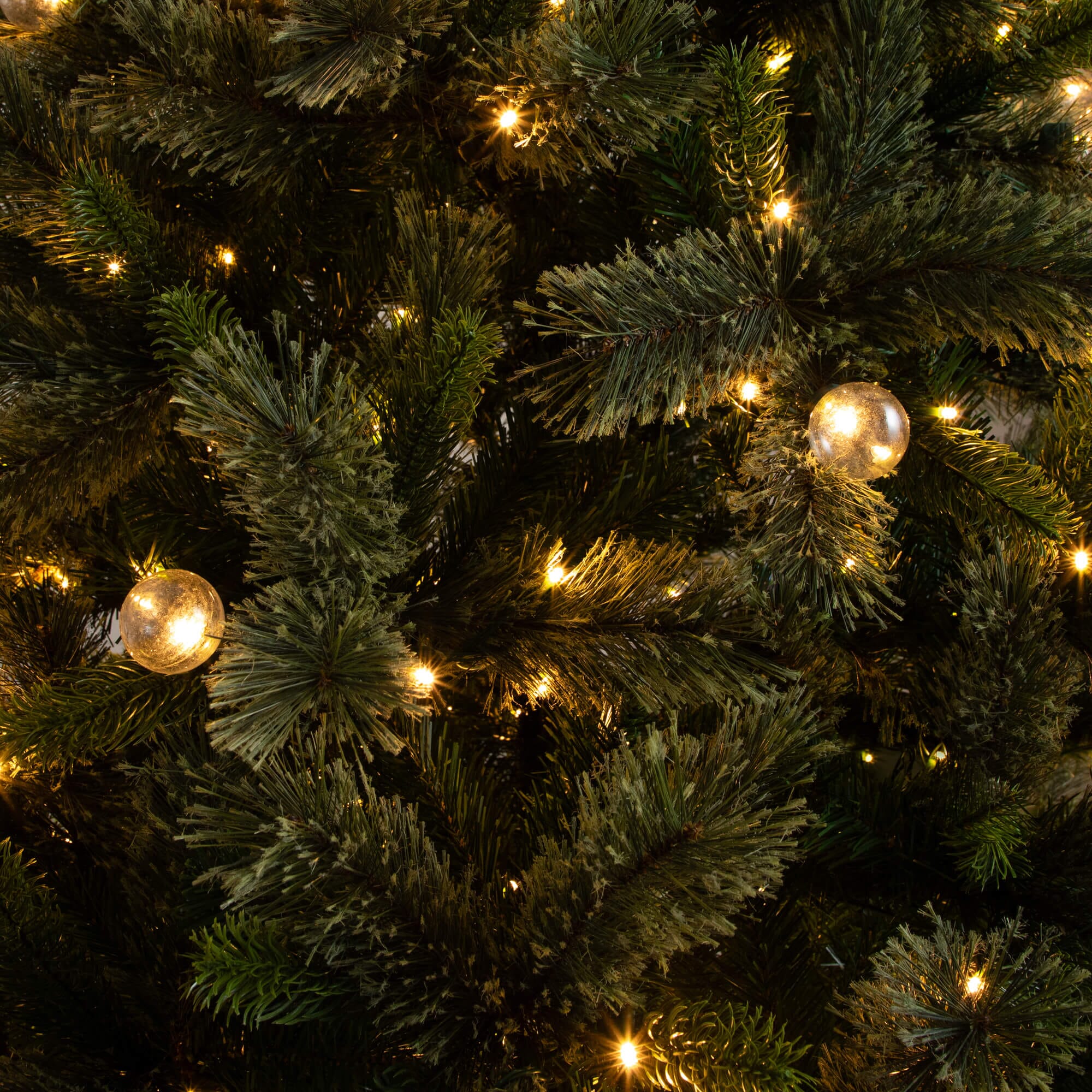 7.5' Artificial Christmas Tree with 450 Warm White Clear Globe Bulbs and LED Lights - Image 4