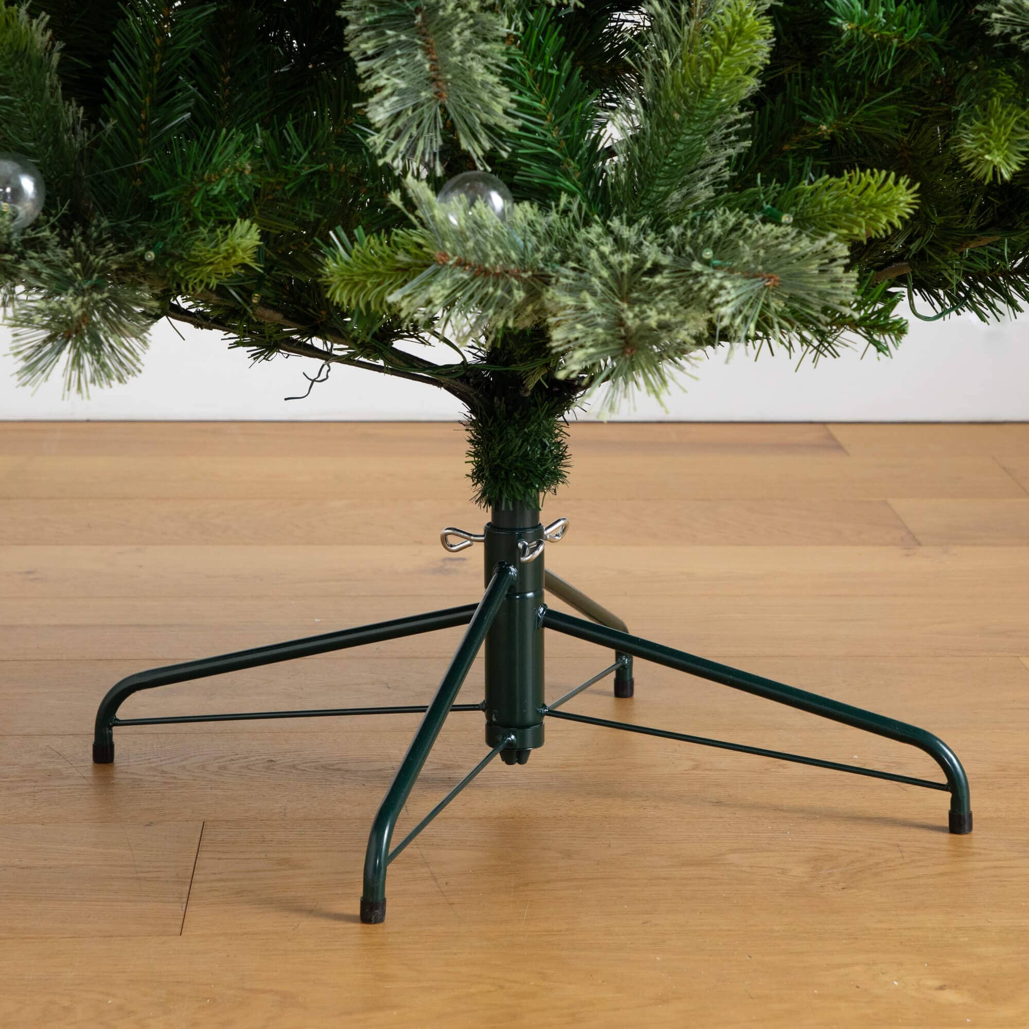 7.5' Artificial Christmas Tree with 450 Warm White Clear Globe Bulbs and LED Lights - Image 6