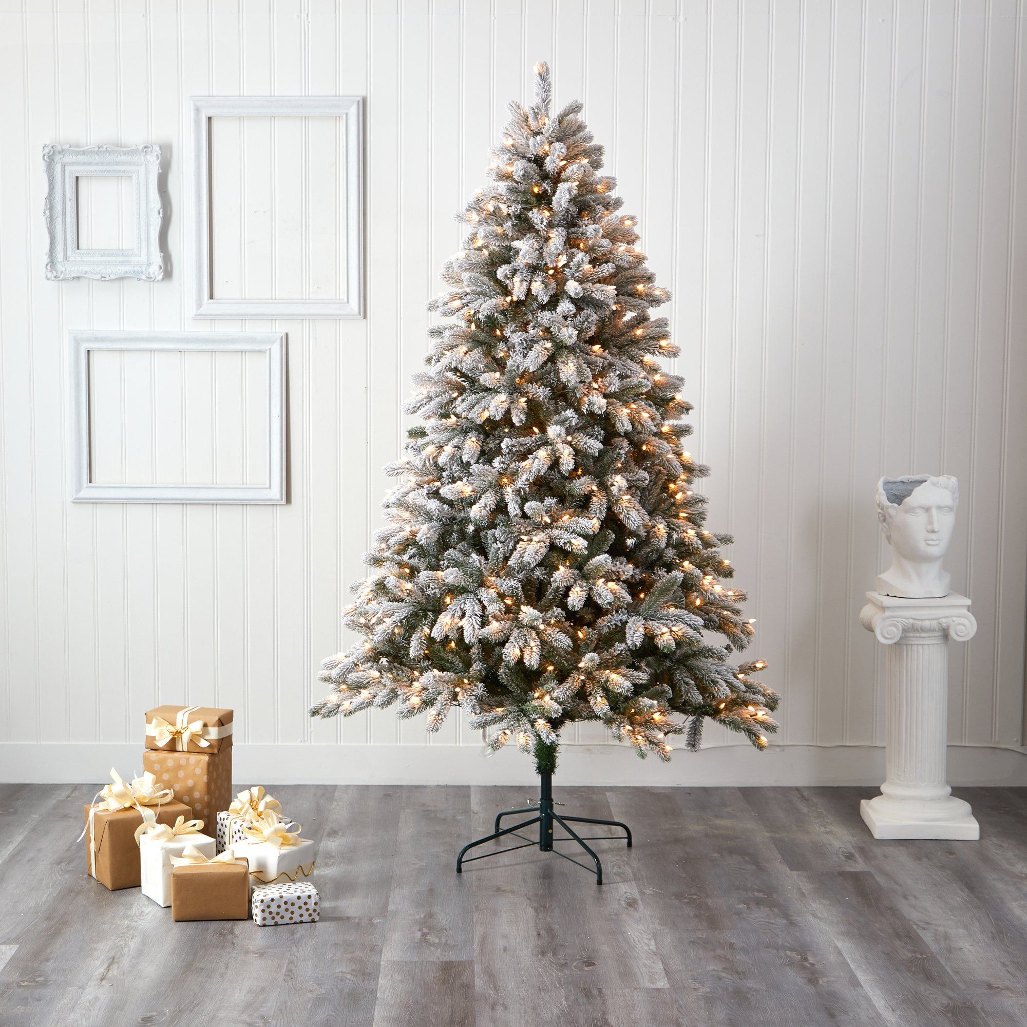 7.5’ Flocked South Carolina Spruce Artificial Christmas Tree with 600 Clear Lights and 1537 Bendable Branches - Image 5
