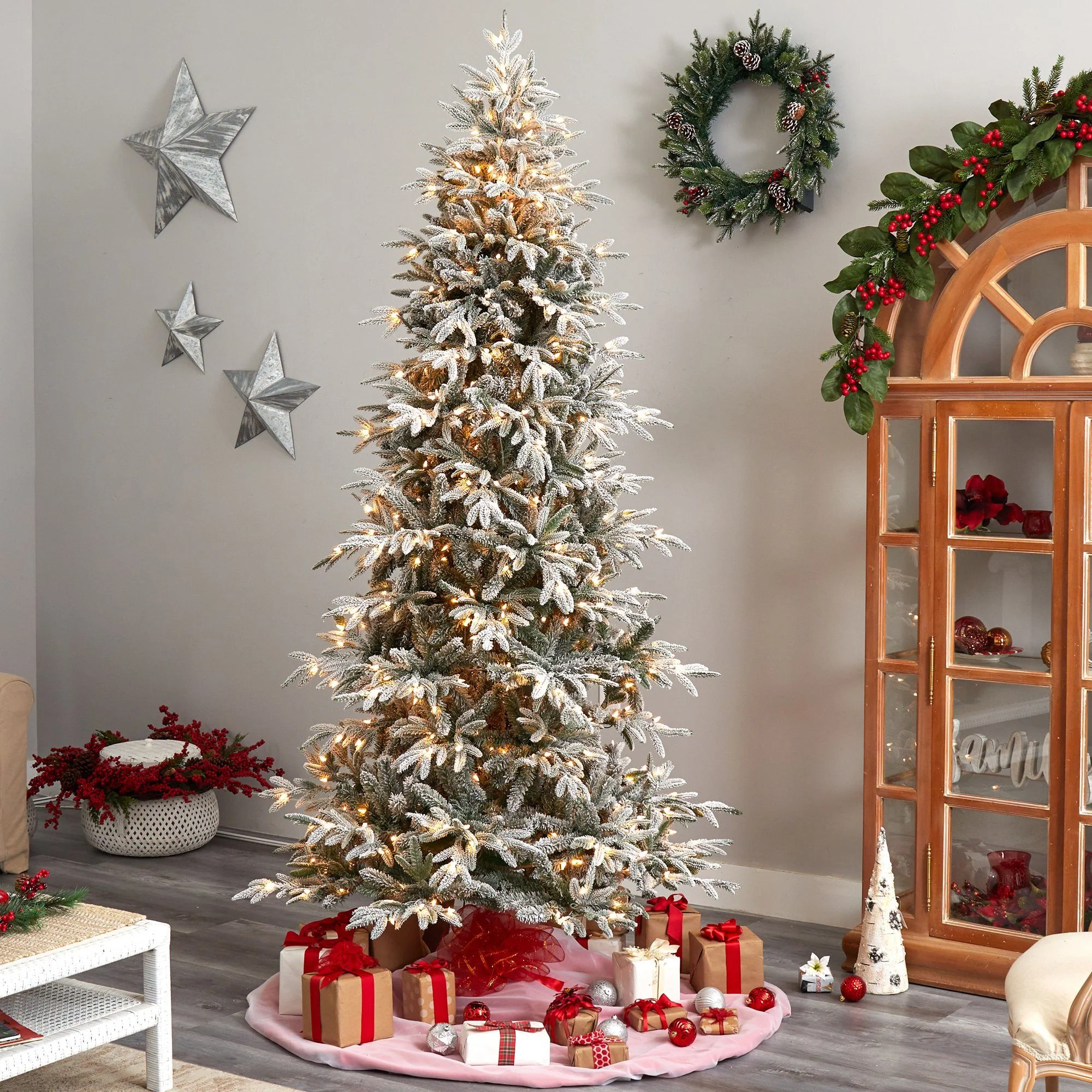 8.5’ Flocked Manchester Spruce Artificial Christmas Tree with 550 Lights and 1317 Bendable Branches - Image 7