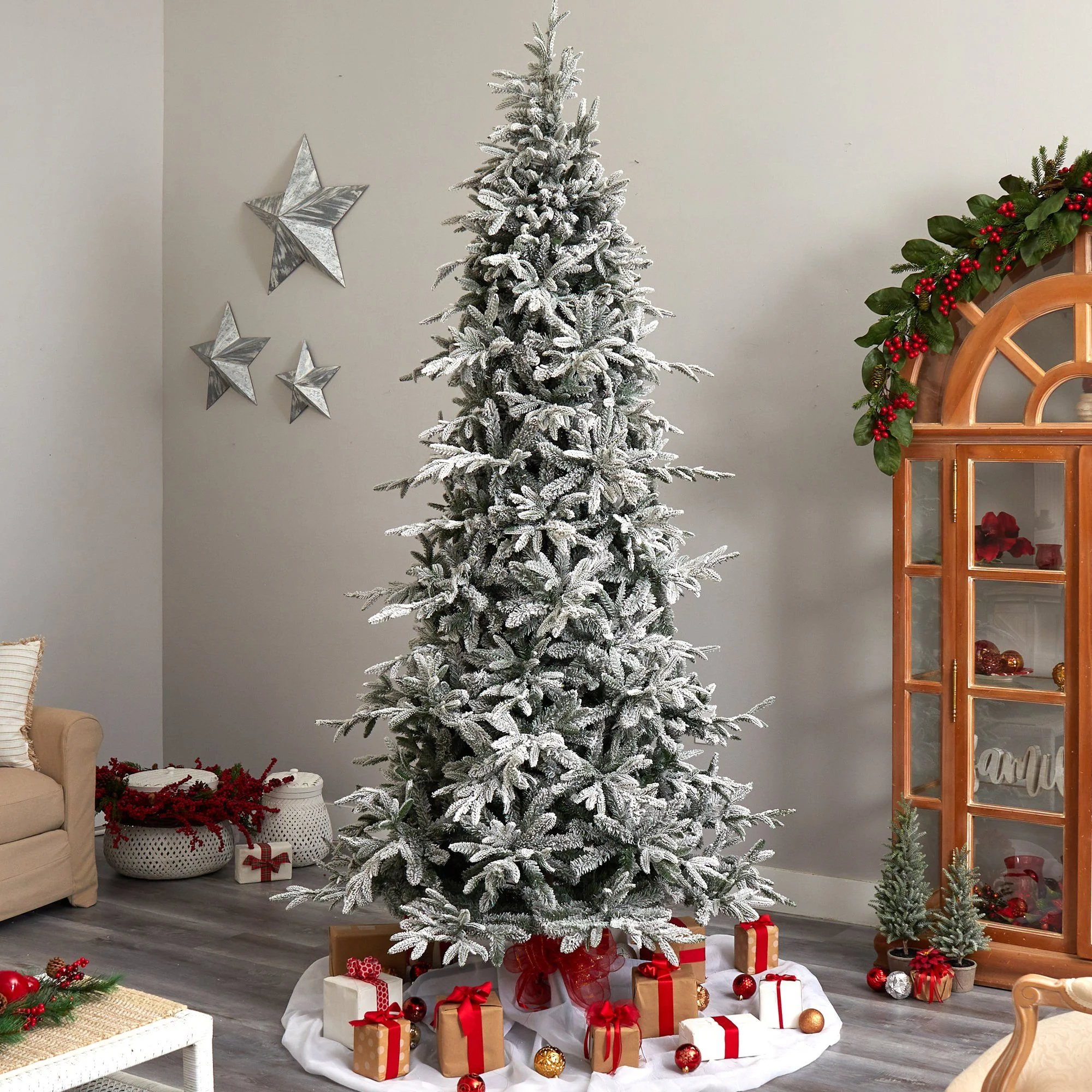 9.5’ Flocked Manchester Spruce Artificial Christmas Tree with 650 Lights and 1733 Bendable Branches - Image 8