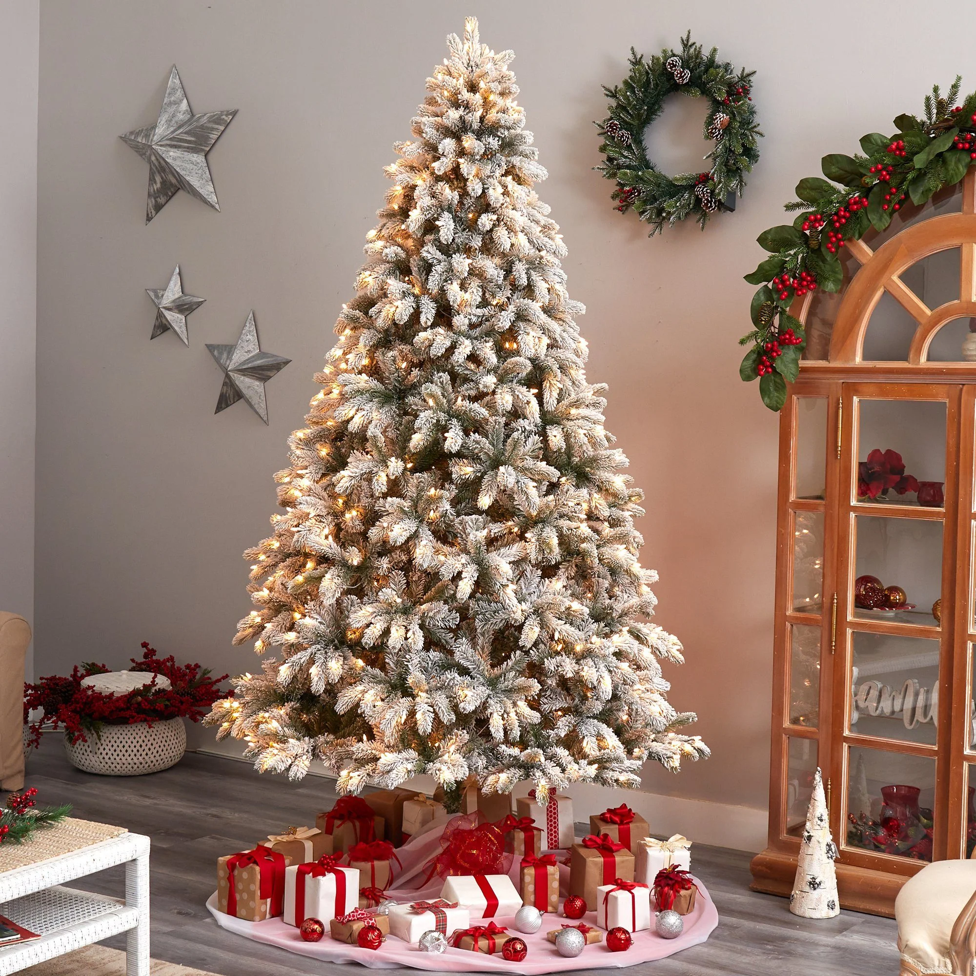 9’ Flocked South Carolina Spruce Christmas Tree with 850 Clear Lights and 2329 Bendable Branches - Image 7