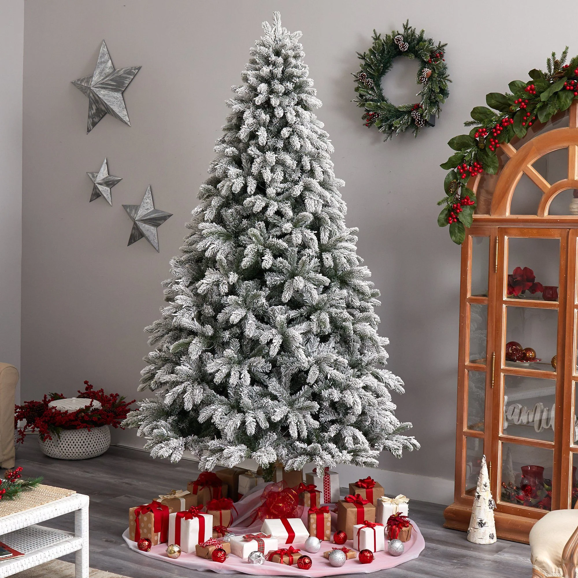 9’ Flocked South Carolina Spruce Christmas Tree with 850 Clear Lights and 2329 Bendable Branches - Image 8